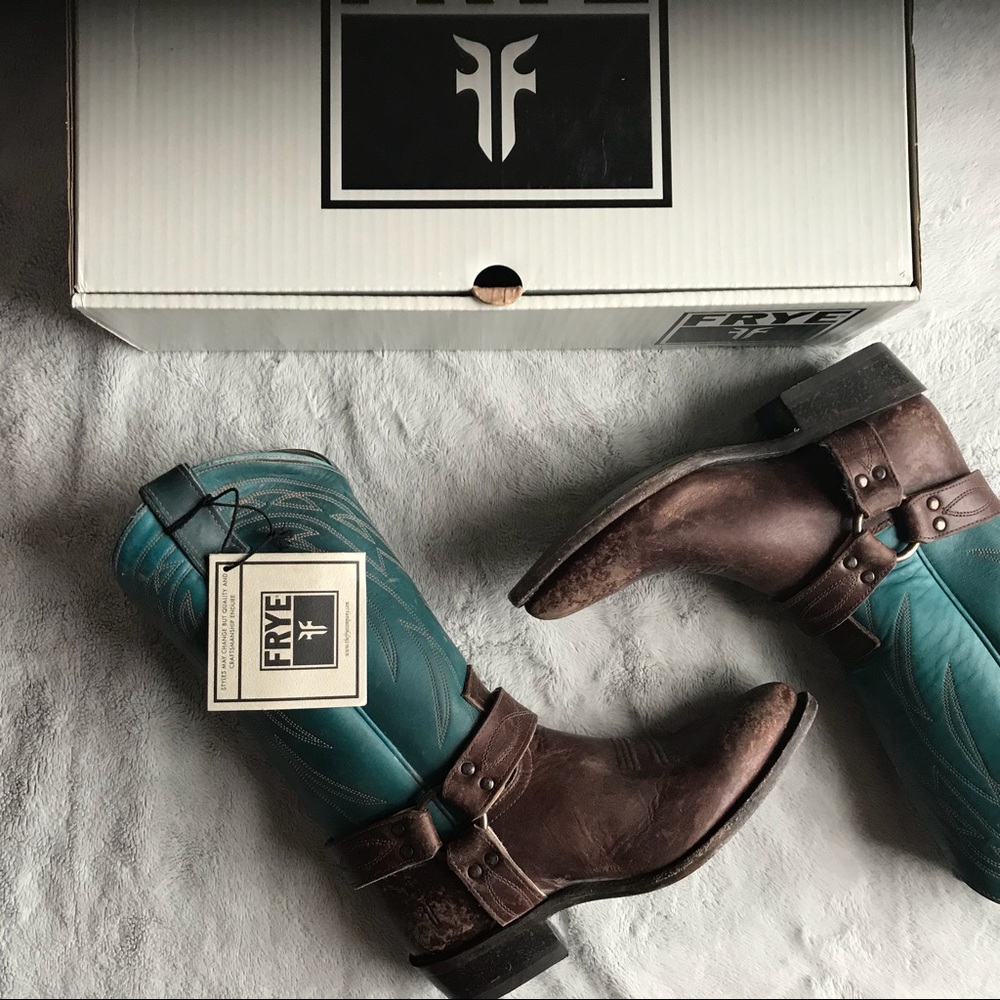 NWT Frye Billy Harness Cowboy Boot Distressed